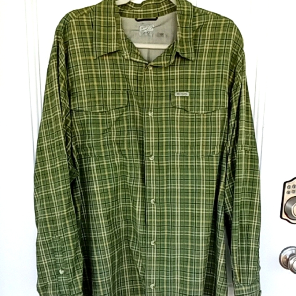 Men's Columbia GRT Button Down Long Sleeve Shirt distinct green plaid pattern